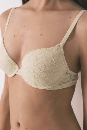 BEAUTIFUL Класичний бюстгальтер з наповнювачем і бежевим мереживом