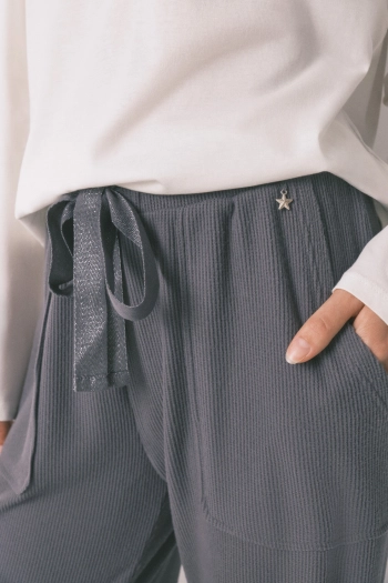 Серые широкие брюки из фактурного флиса