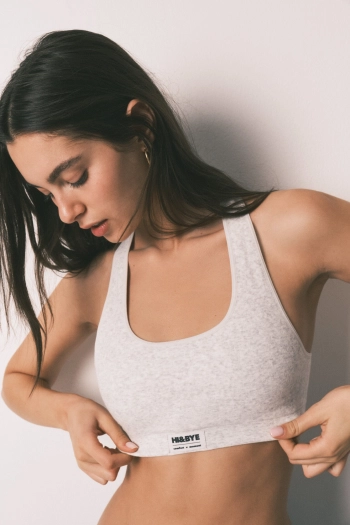 Серый спортивный бесшовный бюстгальтер