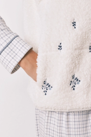 Короткий жилет з м'якого флісу білий з вишивкою