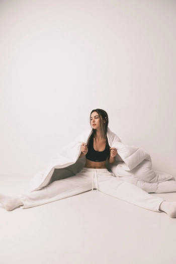 Черный спортивный бесшовный бюстгальтер