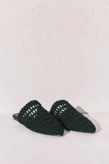 Чорні сандалі з кроше