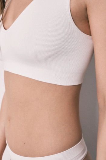 Однотонний топ халтер з лазерною обробкою краю