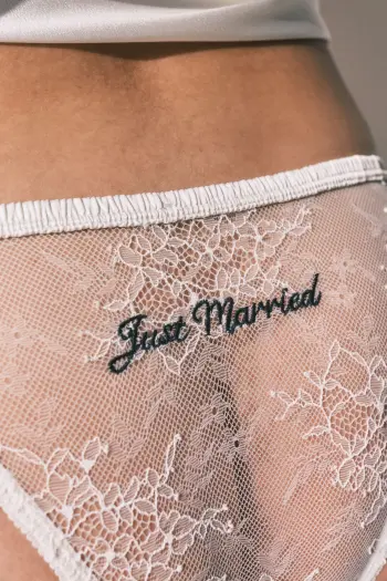 Трусики-бразилиана с надписью "Just Married" белого цвета