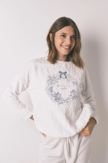 Довга біла піжама з м'якого флісу