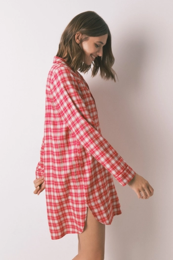 Коротка нічна сорочка з картатим принтом Snoopy