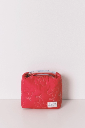 Красная косметичка с Микки Маусом