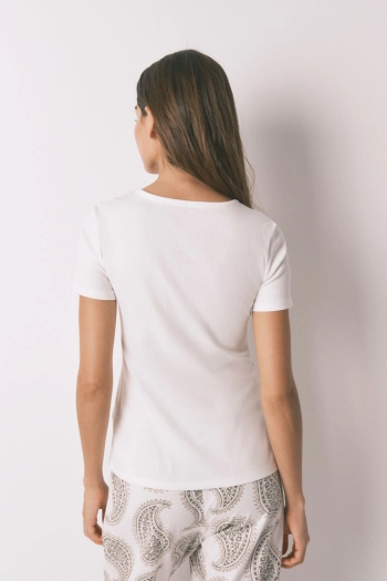 Футболка в рубчик з мереживом та перламутровими ґудзиками