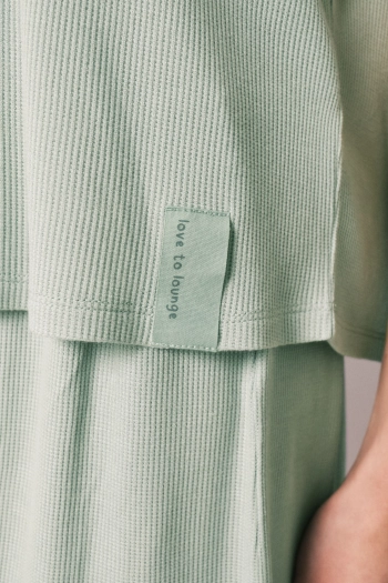 Короткая пижама с вафельной фактурой зелёная