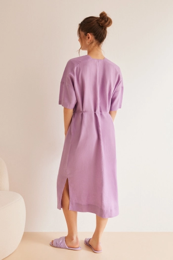Сукня-кафтан з льону бузкового кольору