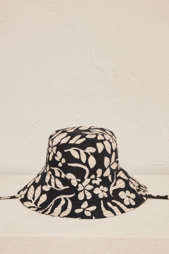 Двосторонній чорно-білий капелюх з квітковим принтом