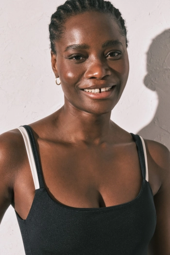 Чорно-білий купальник з відкритою спиною