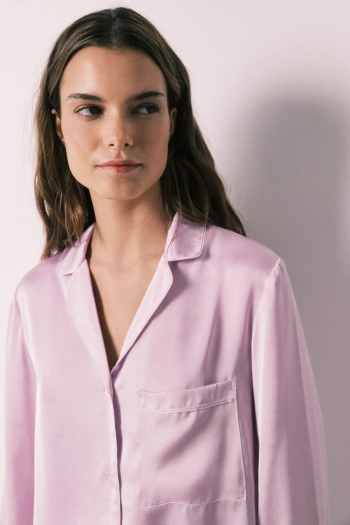 Довга атласна піжама сорочкового крою