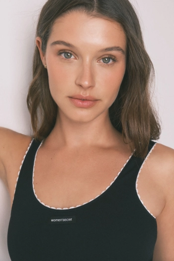 Безшовне чорне боді в рубчик