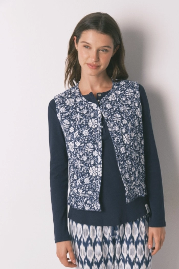 Стёганый жилет с принтом в бохо‑стиле