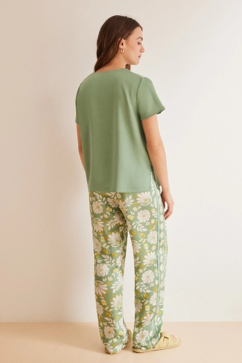 Зелена піжама з квітковим принтом