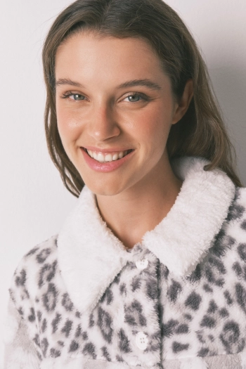 Короткий халат із штучної овчини з триколірним анімалістичним принтом