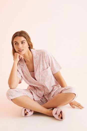 Классическая розовая пижама из 100% хлопка со штанами капри.