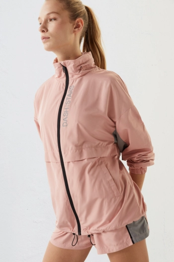 Рожева водовідштовхувальна куртка