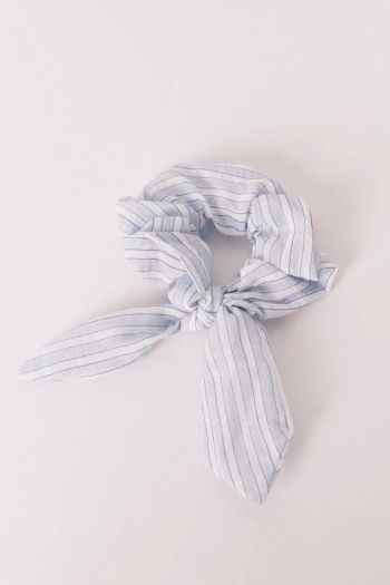 Голубая резинка в полоску с бантом