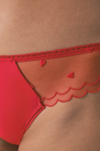 Трусики-танга червоного кольору  з вишивкою