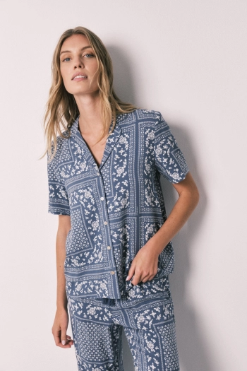 Длинная пижама рубашечного кроя с коротким рукавом и принтом