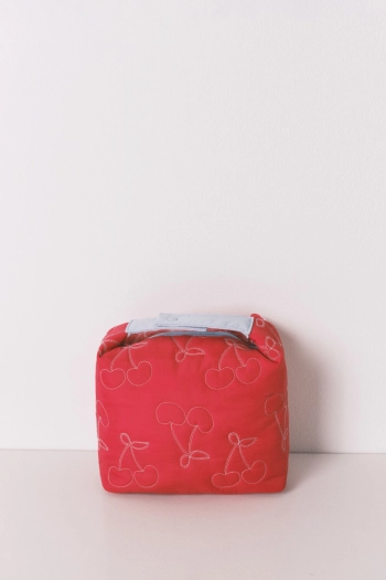 Красная косметичка с Микки Маусом