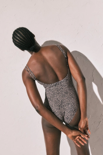 Моделюючий купальник з анімалістичним принтом