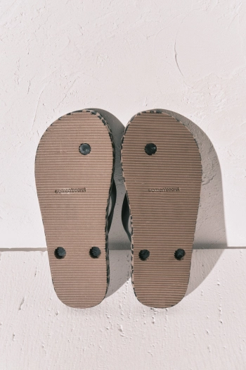 Широкі сандалі з анімалістичним принтом