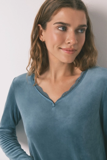 Длинная зеленая бархатная пижама