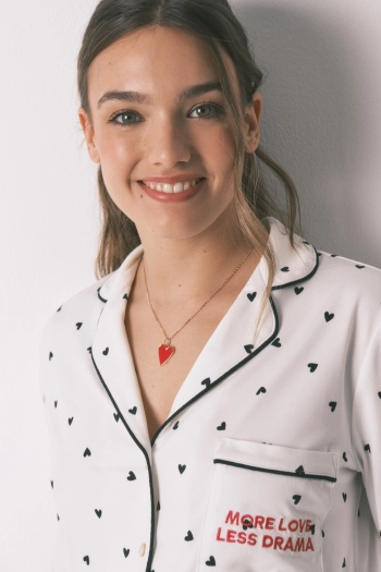 Довга піжама з принтом у вигляді сердечок.