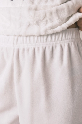 Довга біла піжама з м'якого флісу