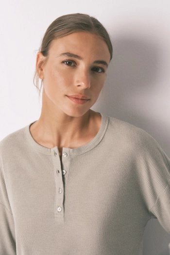 Длинная пижама с вафельной фактурой цвета хаки