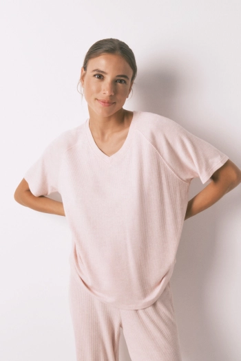 Розовая пижама из фактурного трикотажа в рубчик