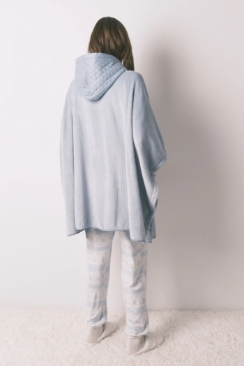 Коротке флісове пончо з рельєфною фактурою