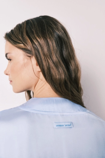 Атласный халат миди синий