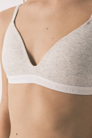 Треугольный бюстгальтер с наполнителем