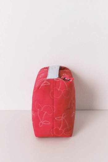 Красная косметичка с Микки Маусом