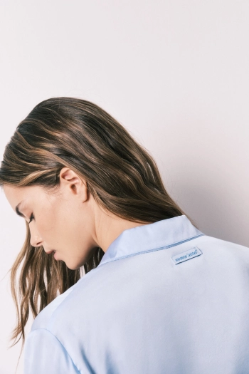 Длинная атласная пижама рубашечного кроя