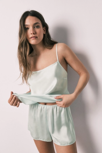 Короткая сатиновая пижама зеленого цвета