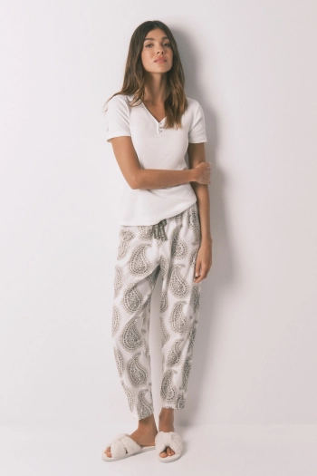 Футболка в рубчик з мереживом та перламутровими ґудзиками