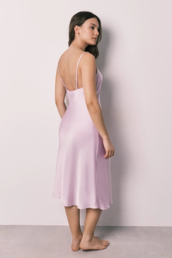 Атласна нічна сорочка міді на бретелях