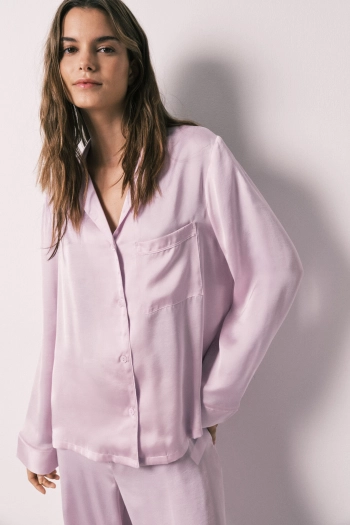 Довга атласна піжама сорочкового крою