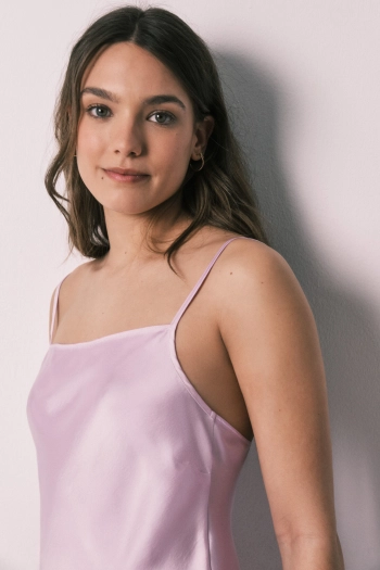 Атласна нічна сорочка міді на бретелях