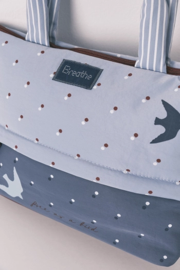 Большая синяя косметичка с принтом птиц