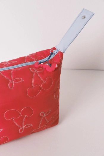 Красная косметичка с Микки Маусом