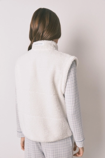 Короткий жилет з м'якого флісу білий з вишивкою