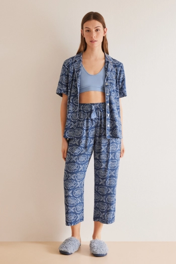 Классическая синяя пижама с брюками капри с узором пейсли