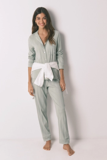 Довга піжама зі зеленої рельєфної бавовни.